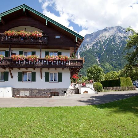 Gaestehaus Sonnenheim Миттенвальд Экстерьер фото
